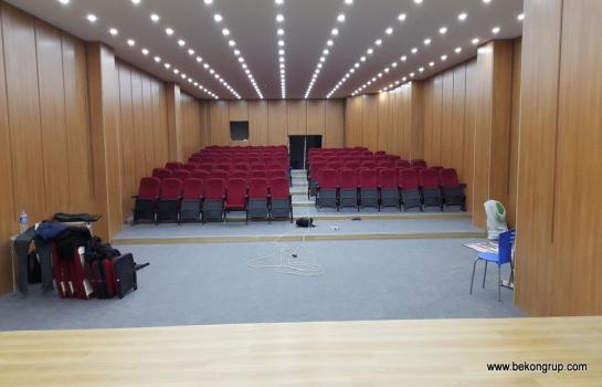  konferans salon yapımı  kolej konferans salon çalışması konferans salon ışıklandırma yapımı konferans salon akustik ahşap yapımı  konferans koltuğu yapımı